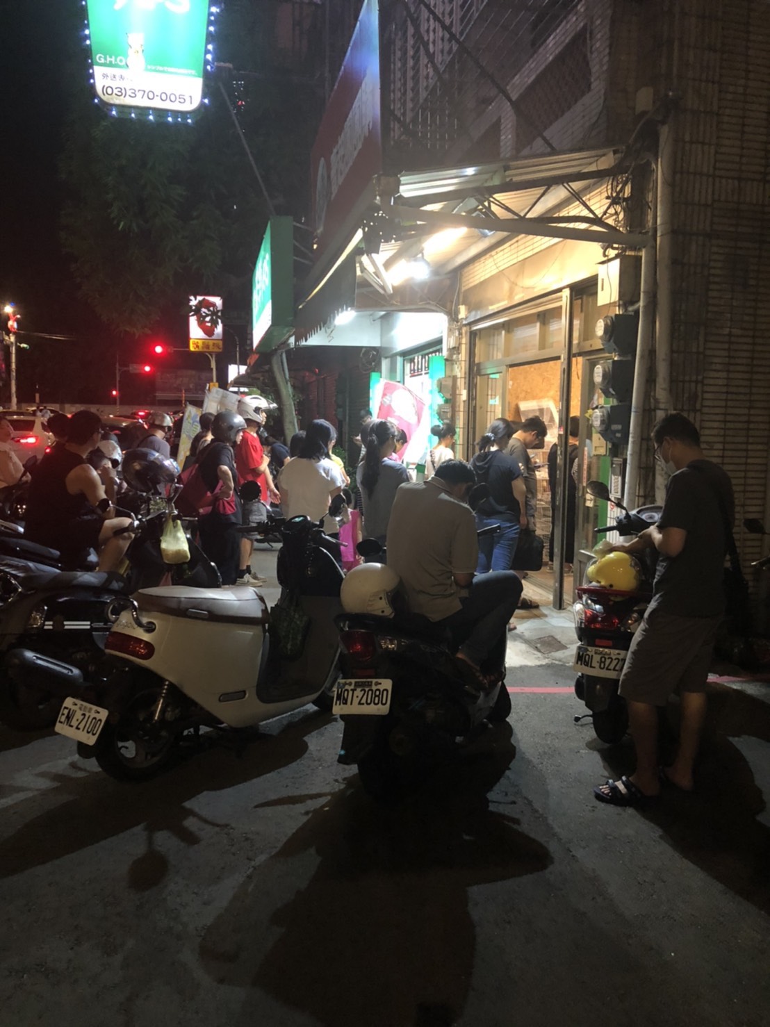 17MART 門市排隊人潮